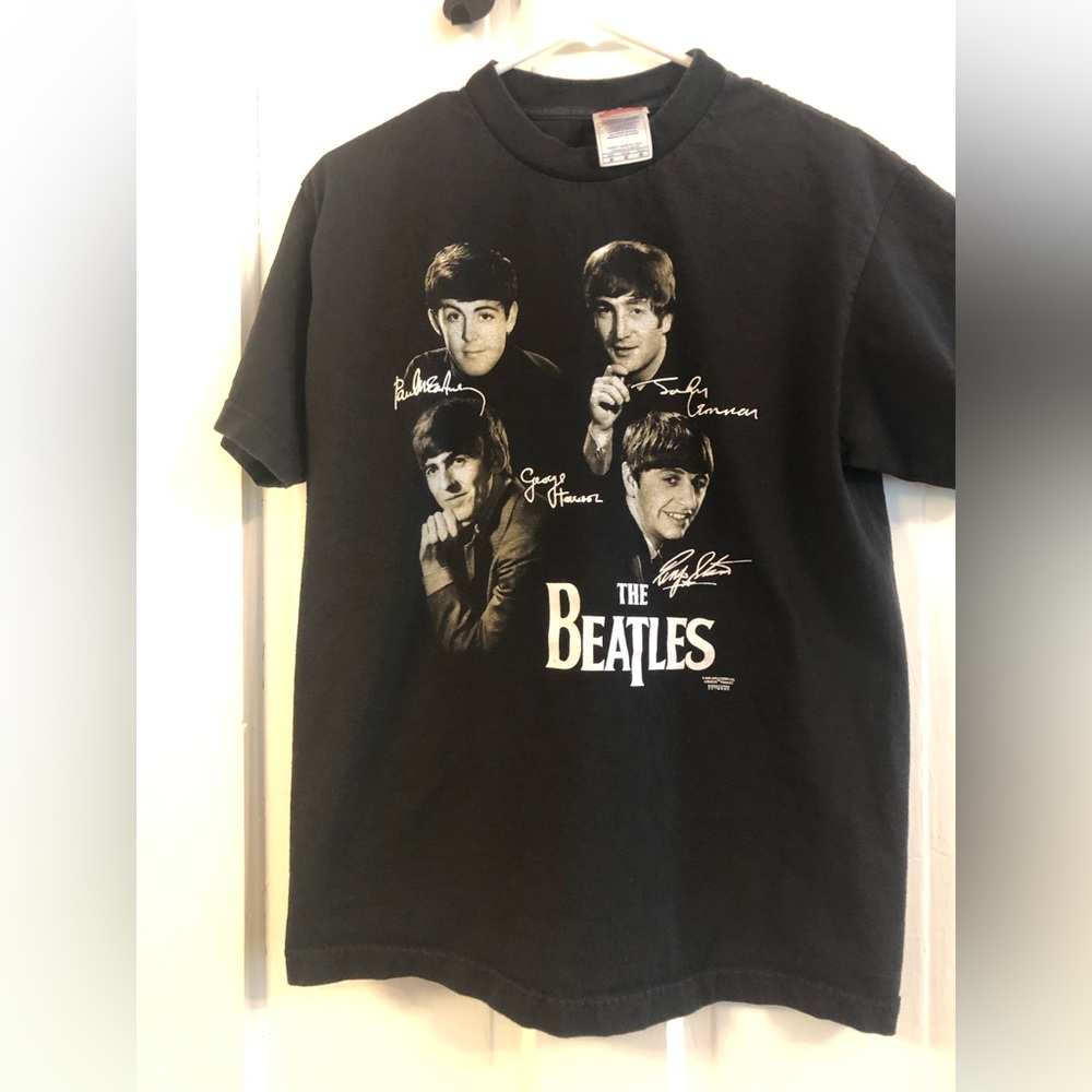 Almost vintage 2001 Beatles shirt size Medium